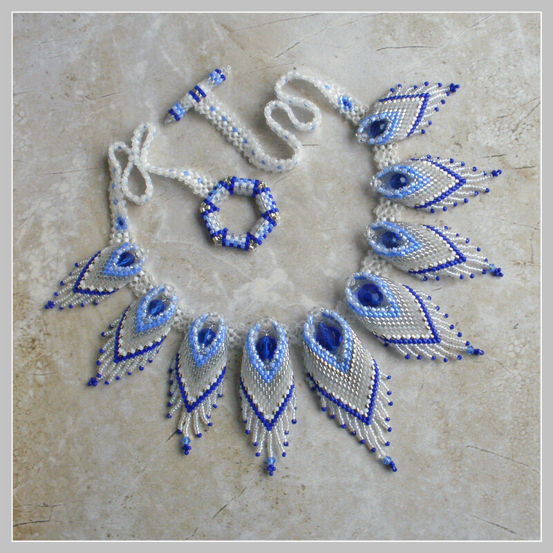 Blue and White Peacock Feathers 19f Blue and White Peacock Feathers Necklace