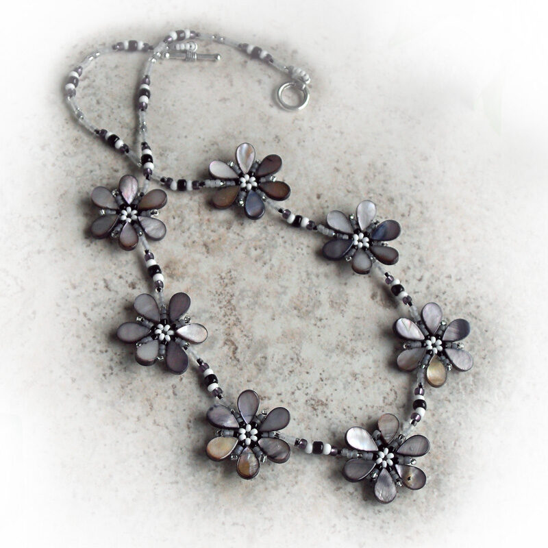 Natural Shell Daisy Flower Necklace