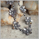 Natural Shell Daisy Flower Necklace